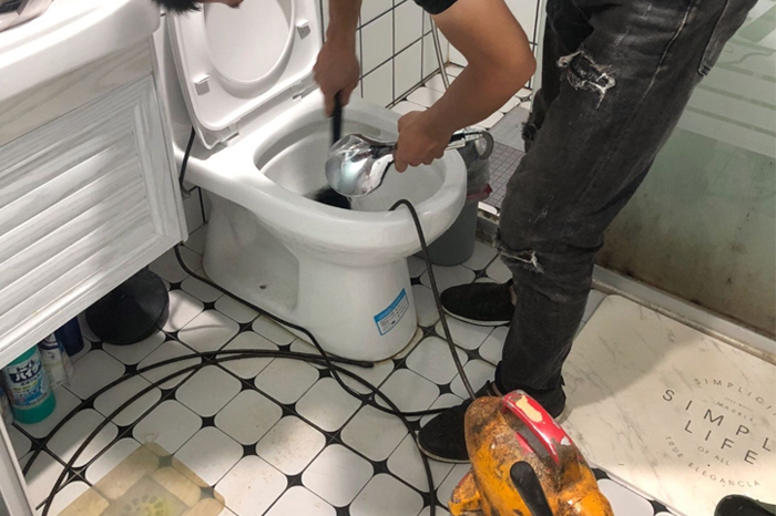 扎赉特马桶堵塞自己疏通还是找师傅?专业上门服务让你省时更省心