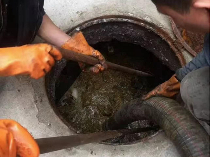 扎赉特清理化粪池时如何避免沼气的危害?